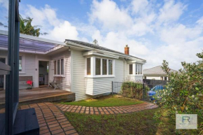 Charming Takapuna Residence